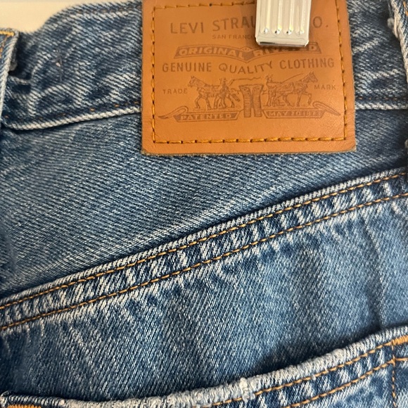 Levi straight leg rib cage jeans. - Picture 4 of 6